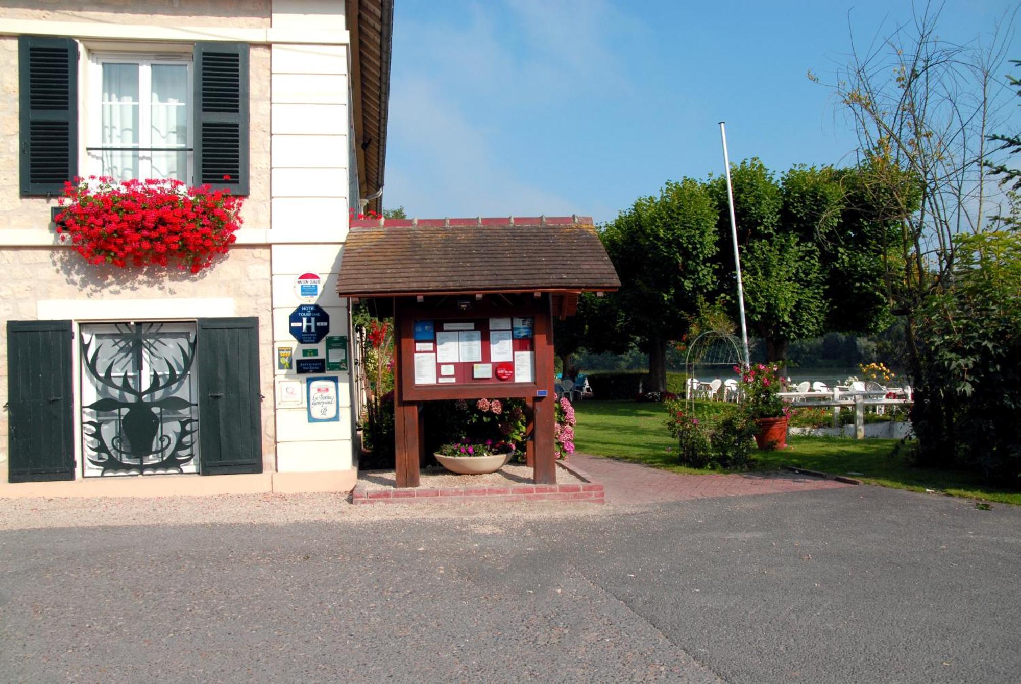 Hostellerie De Pavillon Saint-Hubert Gouvieux Exterior foto