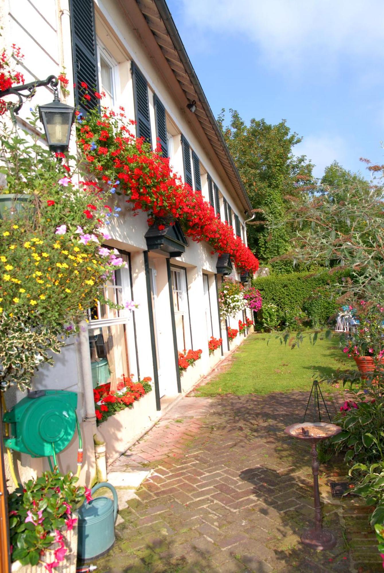 Hostellerie De Pavillon Saint-Hubert Gouvieux Exterior foto