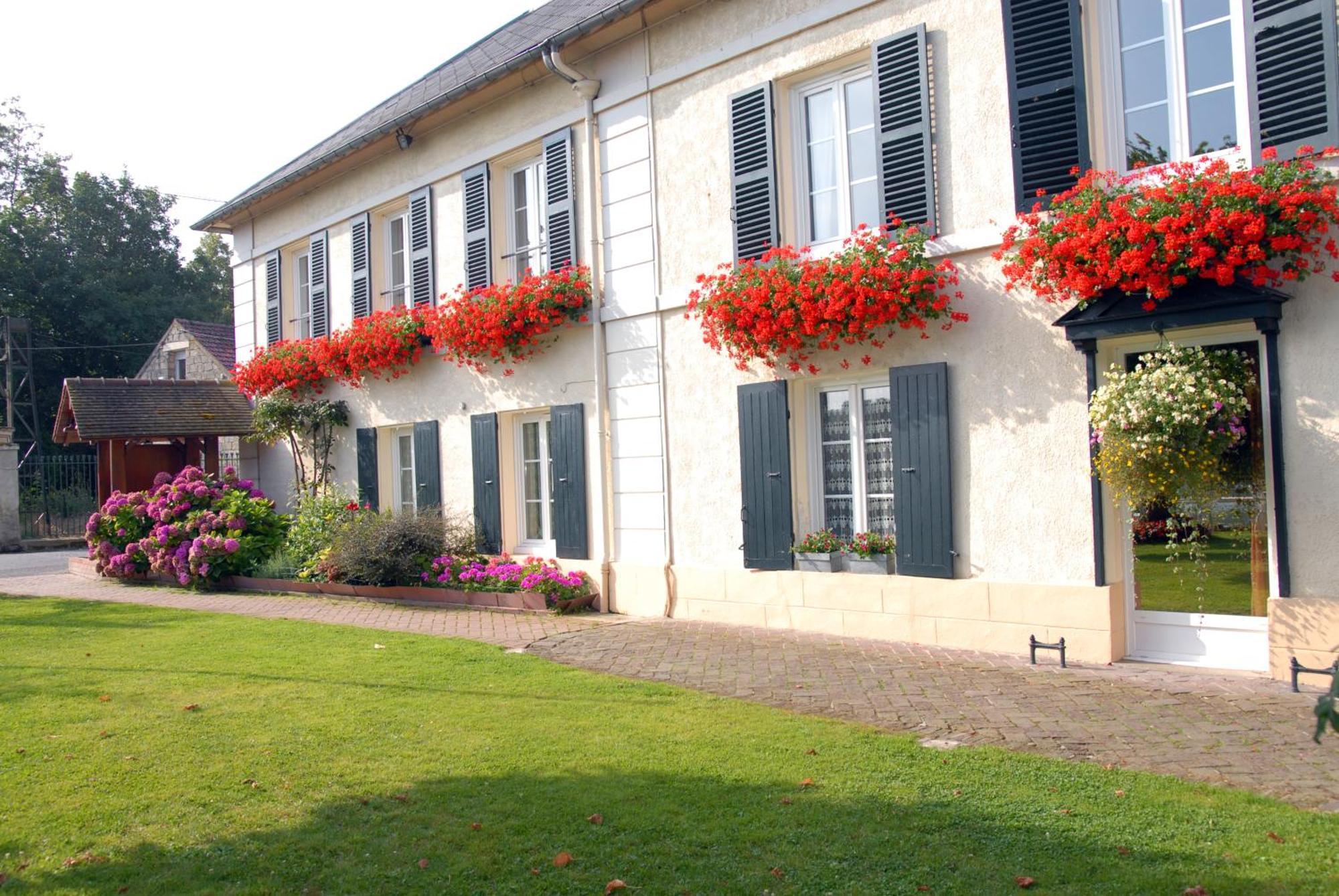 Hostellerie De Pavillon Saint-Hubert Gouvieux Exterior foto